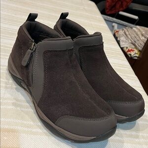 Easy Spirit Seevony Brown Booties size 8.5 women